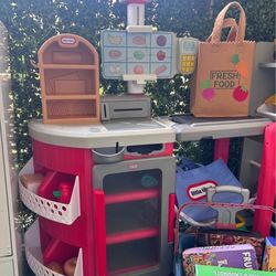 Kids kitchen play set(NEED IT GONE BY TODAY)