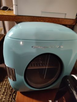 Chubby little Frigidaire refreshment fridge