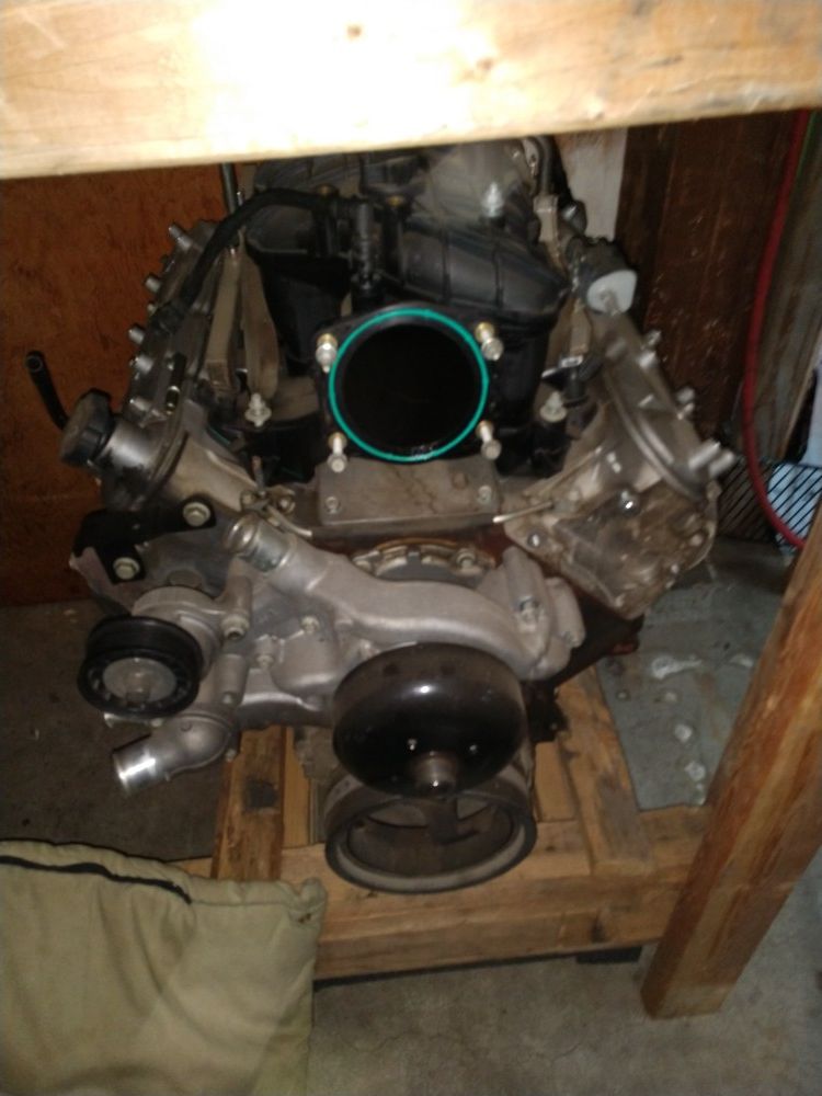GM 5.3 L crate motor