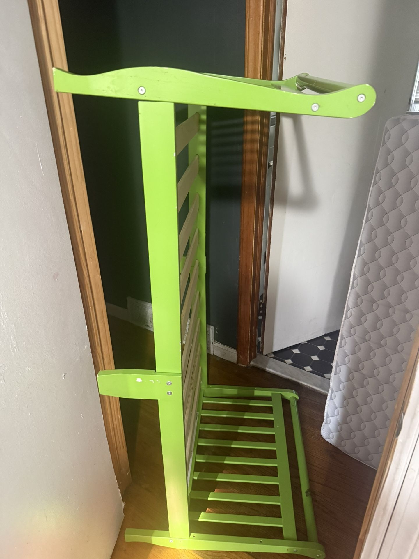 Toddler bed