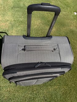 Sale! Perry Ellis spinner Luggage