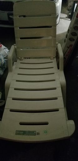 Lounge/pool chair and cushions