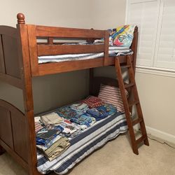 Twin Bunk Bed With Mattresses And Bedding