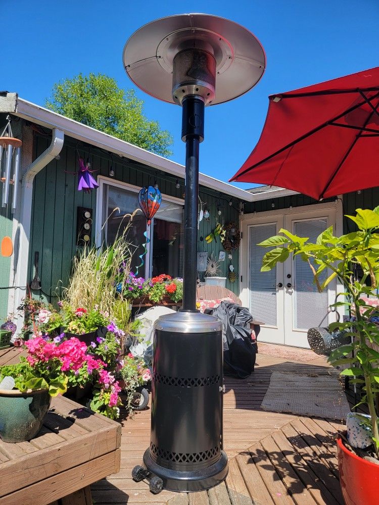 $68 - NEW Outdoor Patio Heater With Cover