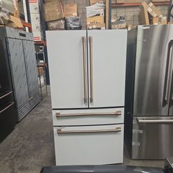 CAFÉ™ ENERGY STAR® 27.8 Cu. Ft. Smart 4-Door French-Door Refrigerator