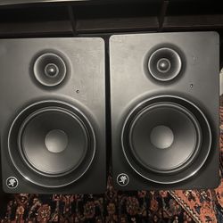 Mackie MR8 mk2 Active Studio Monitors (speakers)