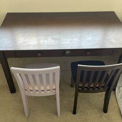 Pottery Barn Carolina Craft Table for toddlers/kids + 2 chairs