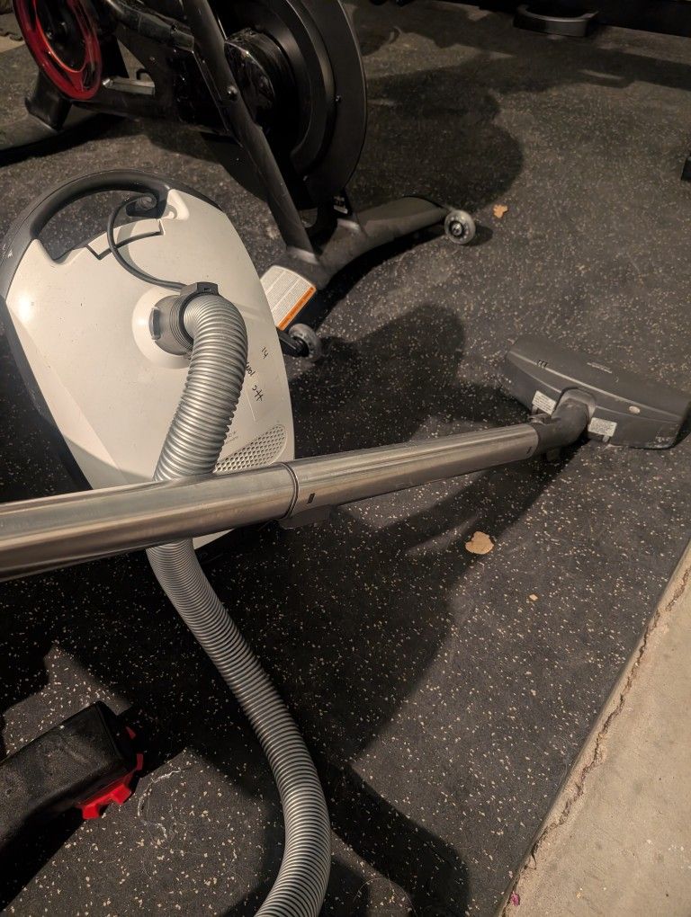 Miele Delphi Canister Vacuum