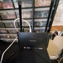 Netgear Nighthawk AC 1900 R7000 Dual-Band  Wireless Router + Bridge + Access Point + Repaleater. Best Device Ever
