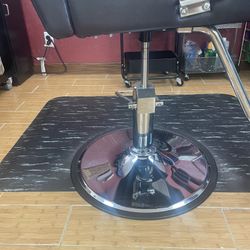 Stylist Chairs Almost New Only A Short Time No Damage Goes Up And Down 