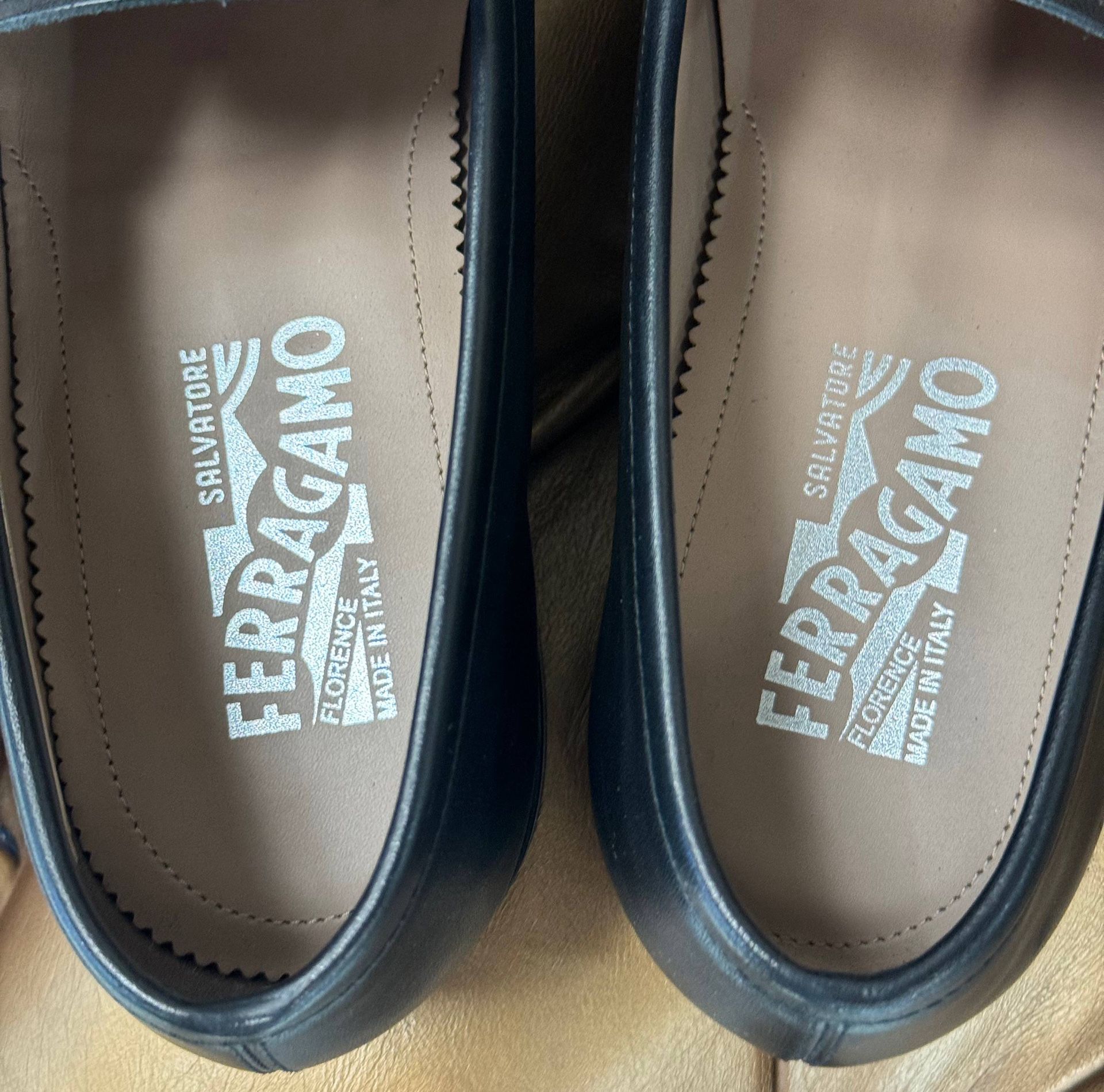 TRIED ON SALVATORE FERRAGAMO Black Leather Florio Loafers  display picture 1