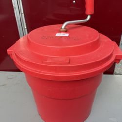 Chef Master Salad Spinner Dryer Hand-Powered Spinning Or Can Be Used As Clothes Wringer During Camping