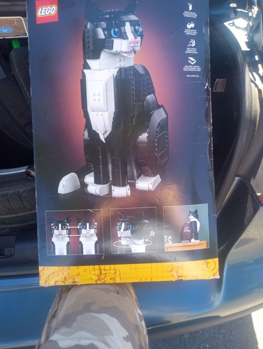 Le Chat Tuxedo Cat Legos Kit