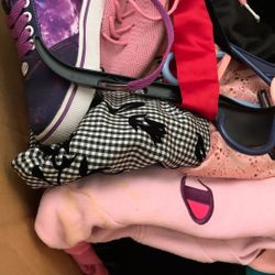 Baby Clothes And Blankets (Ropa De Ninos)