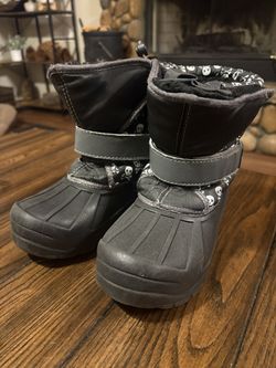 Kids Snow Boots (size 1)