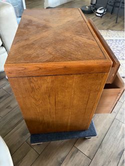 Set of two night stands