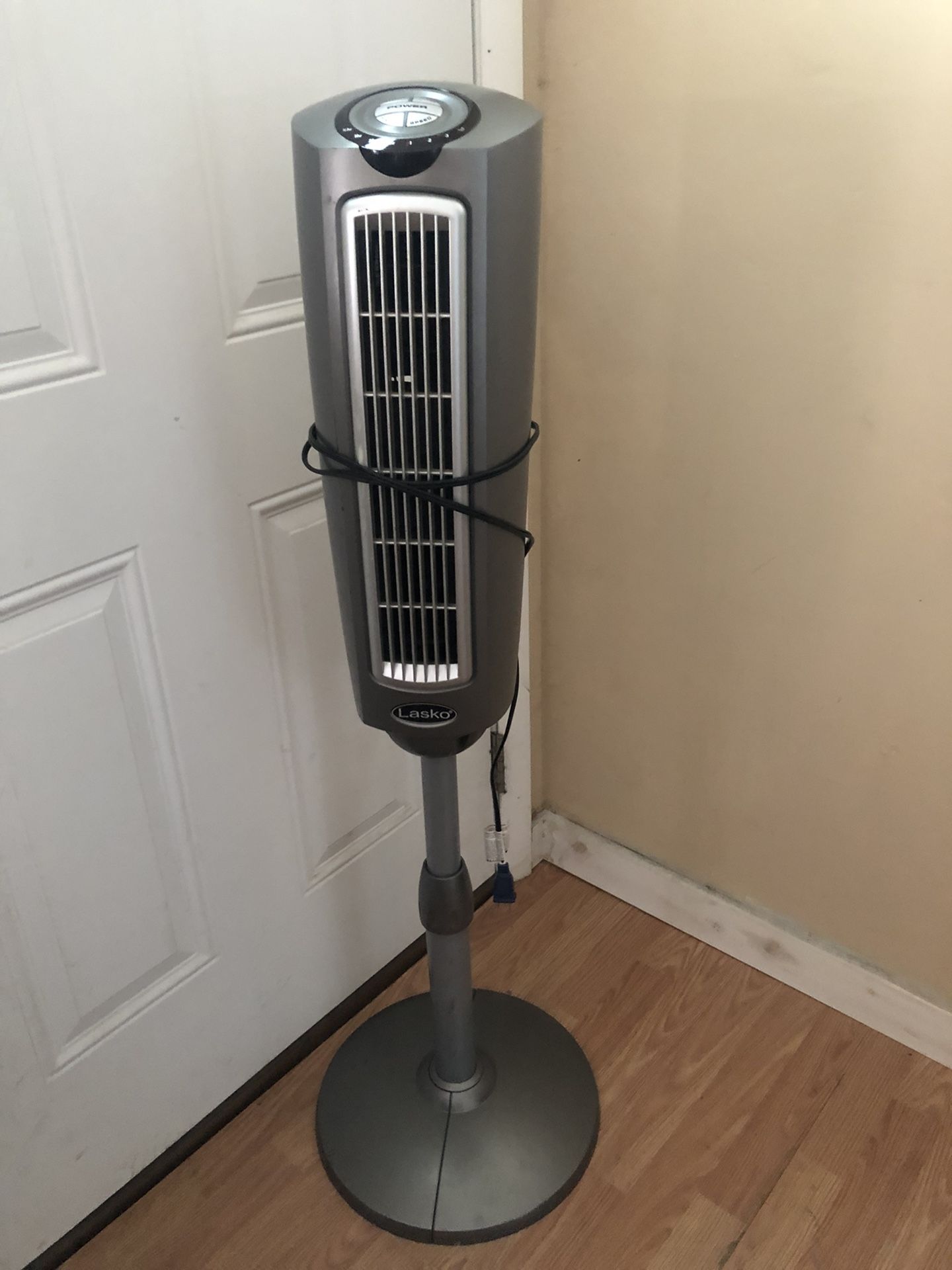 Lasko Tower Fan 3 Speeds Oscillates Timer Sleep Functions