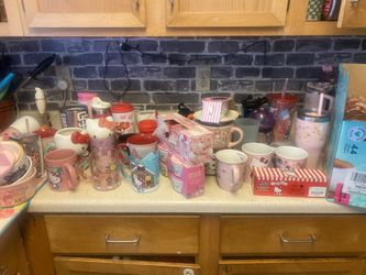 Hello Kitty Collecting Of Mugs And Cups 