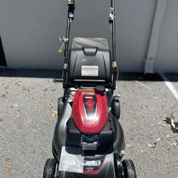 *NEW* HONDA 21” Gas Lawn Mower