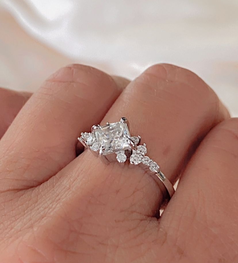 NEW! 1.5CT Princess Cut, Certified Moissanite Gemstone Promise Ring 🩷