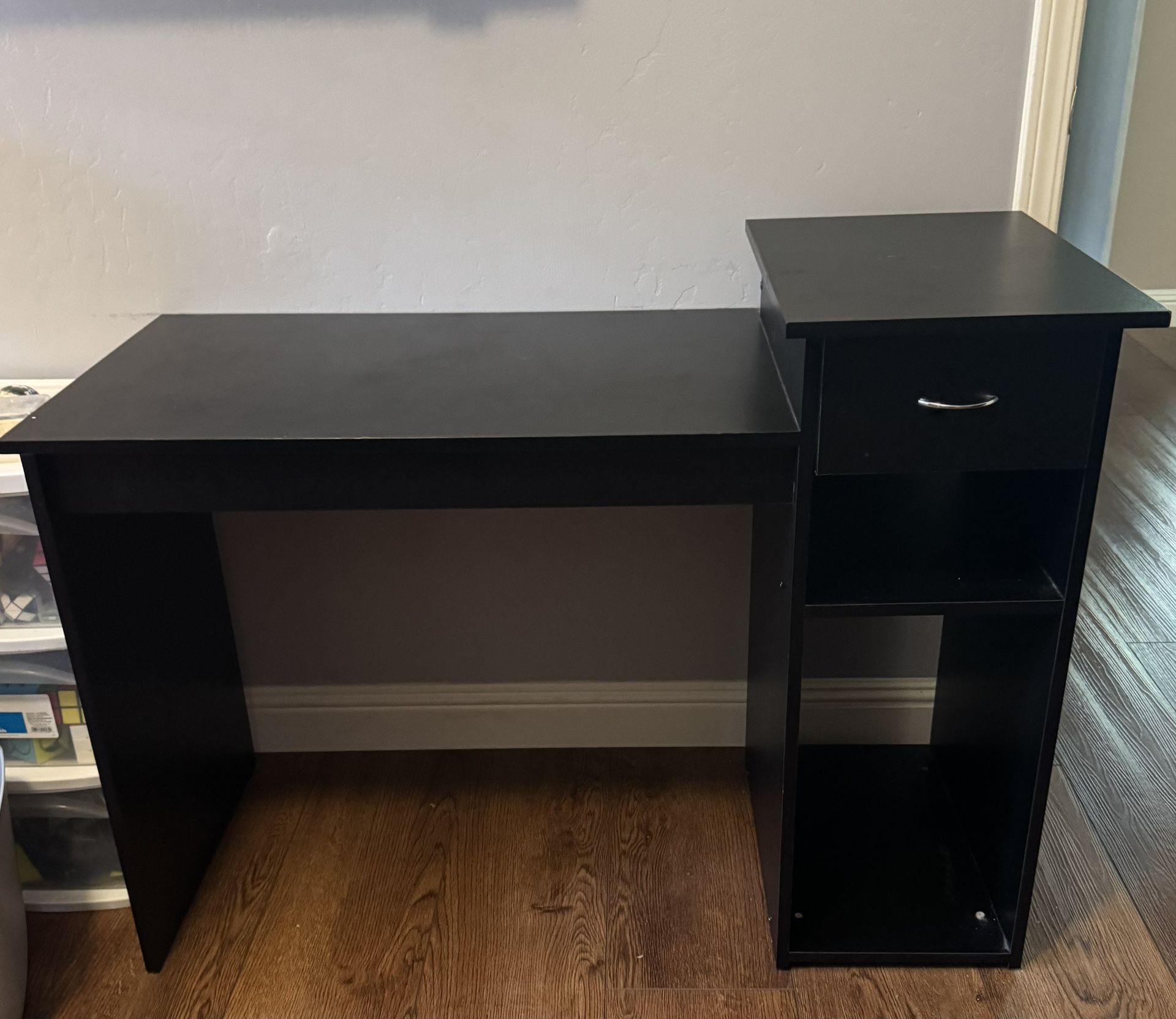 Black Desk