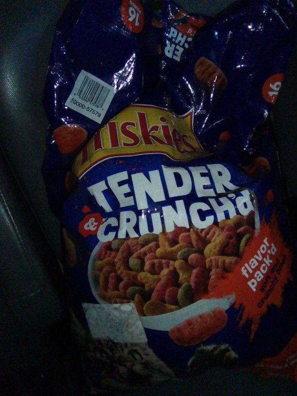 Friskies Tender & Crunched 16 Lb Bag