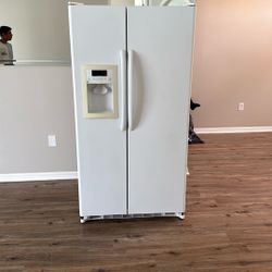Refrigerator 