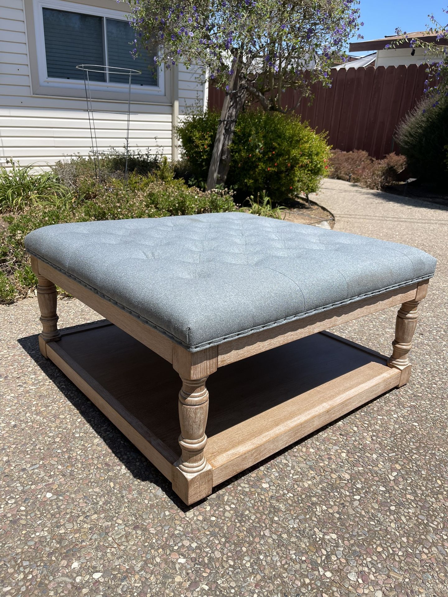 Ottoman/Extra seating