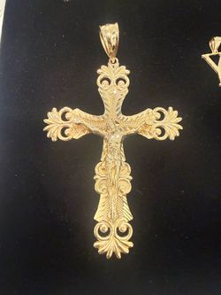 10 KT  Crucifix Cross Pendant