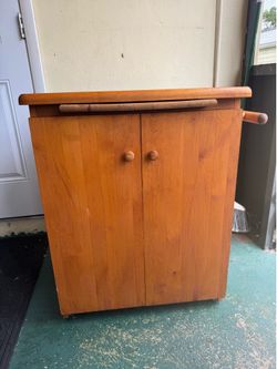 Wooden Kitchen Cart with Pull-Out Cutting Board