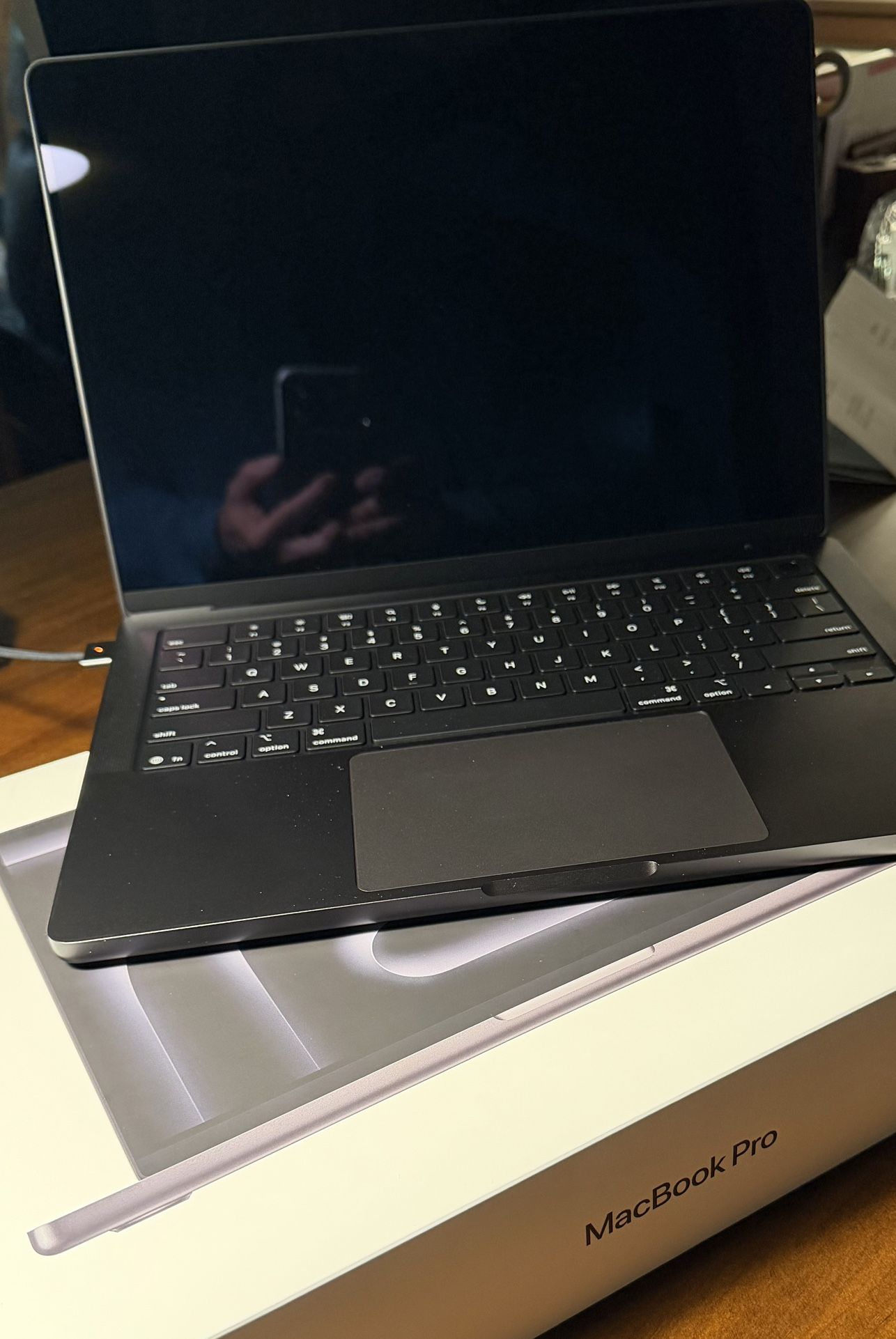 Apple MacBook Pro 14" M5 Chip 16GB 512GB SSD 10-core GPU Space Black MDE04LL/A