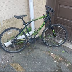 GT Aggressor 3.0 Mountain Bike 20” Aluminum Frame- 21 Speed -Front Suspension