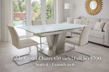 Luxe Dinning set / table expands for 6 chairs