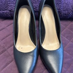 Classic Black Pointed Toe Pumps 