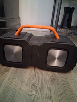 Portable Bluetooth waterproof bugani speaker