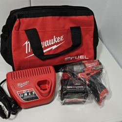 Milwaukee FUEL 12-Volt Lithium-Ion Brushless Cordless Hammer Drill with m12 Battery 4.0 and charger
And Bag