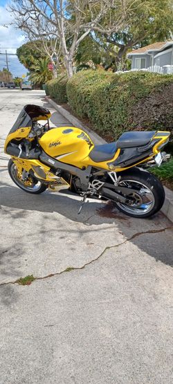 もり KAWASAKI ZX7R 2001 15k New Mot | P1motorcycles