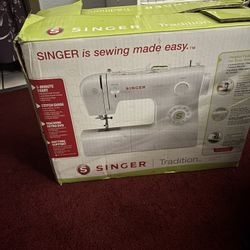 Singer Sewing Machine 