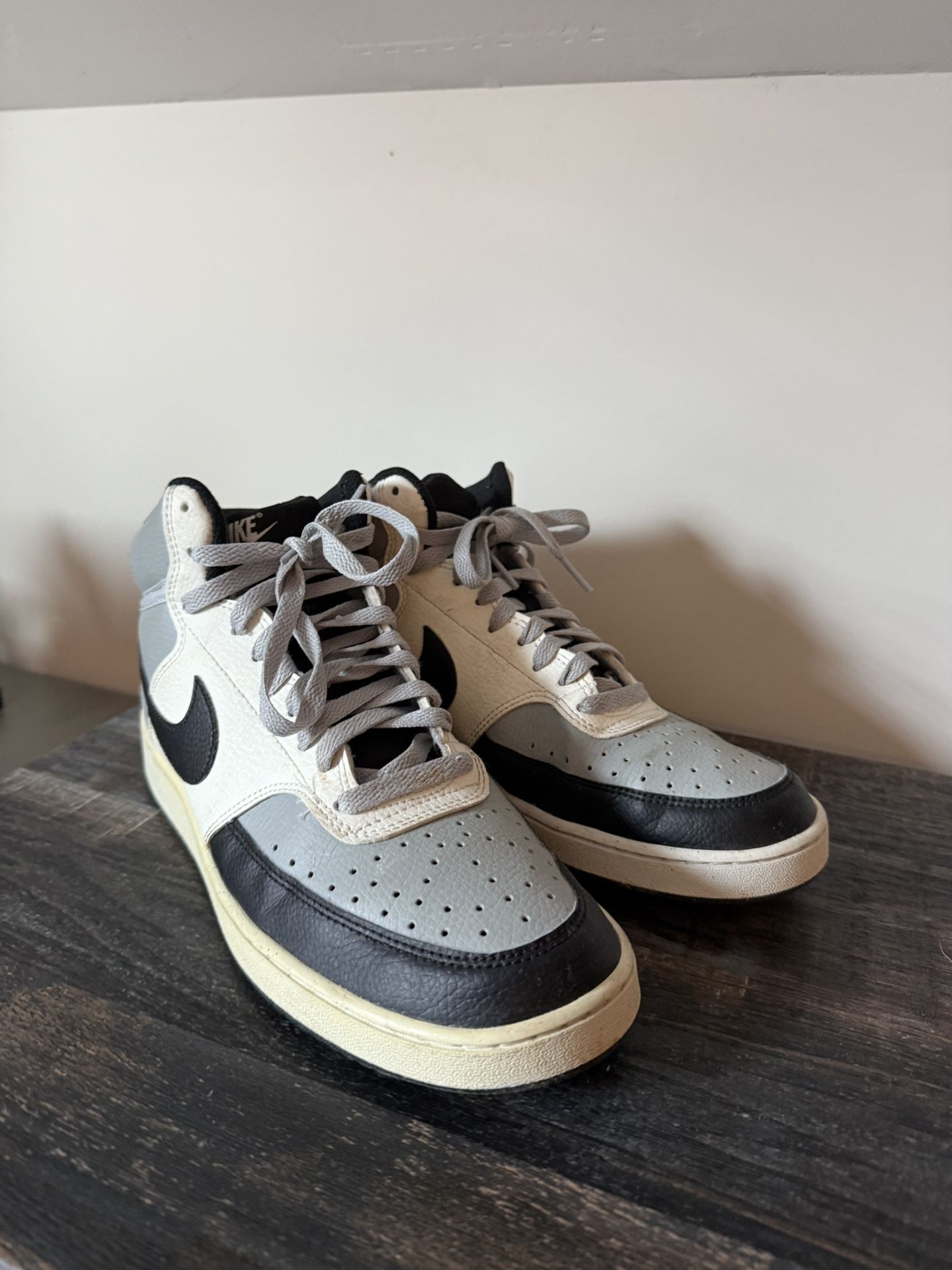 MEN'S NIKE COURT VISION MID SNEAKERS size 9.5