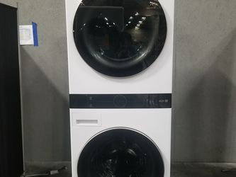 LG Single Unit Front Load WashTower(TM) with Center Control(TM) 4.5 cu. ft. Washer and 7.4 cu. ft. Gas Dryer in White (WKG101HWA-D-P019)