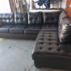 L Shaped Leather Sectional Couch  W/ Ottoman 