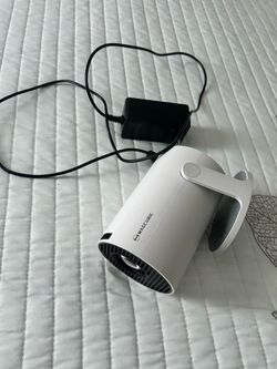 portable projector screen  comes with remote works great !
