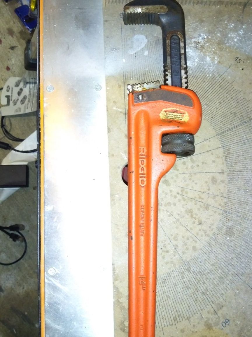 NEW RIGID 14in. Long Pipe Wrench (Plumbers Pipe Wrench)Opens 2 1/2 In. Pipe Wrench