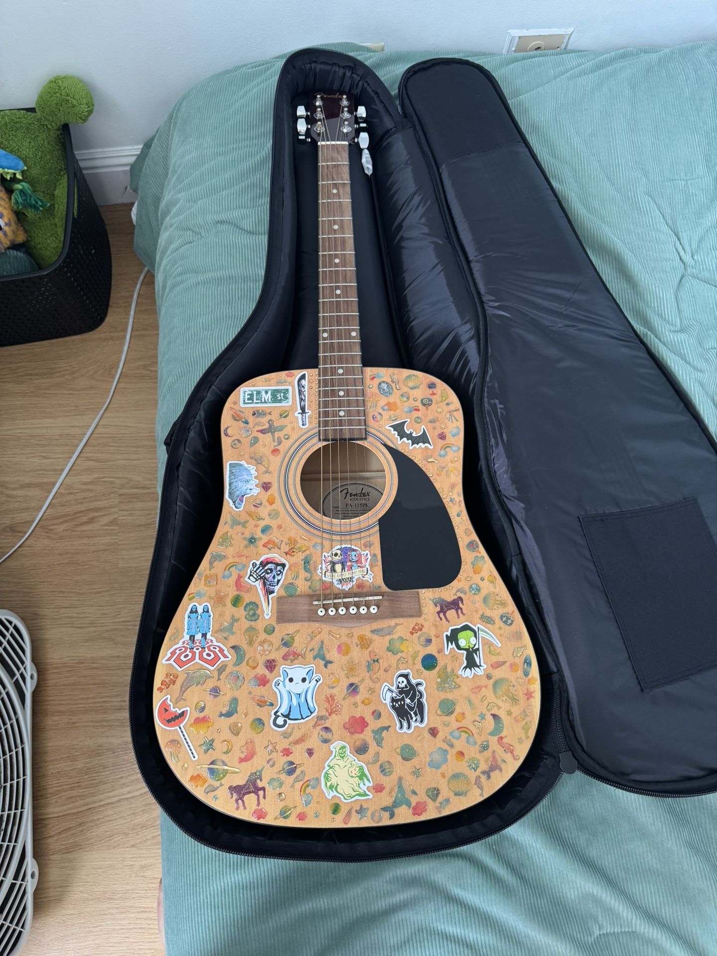 Fender Acoustic Guitar + Case