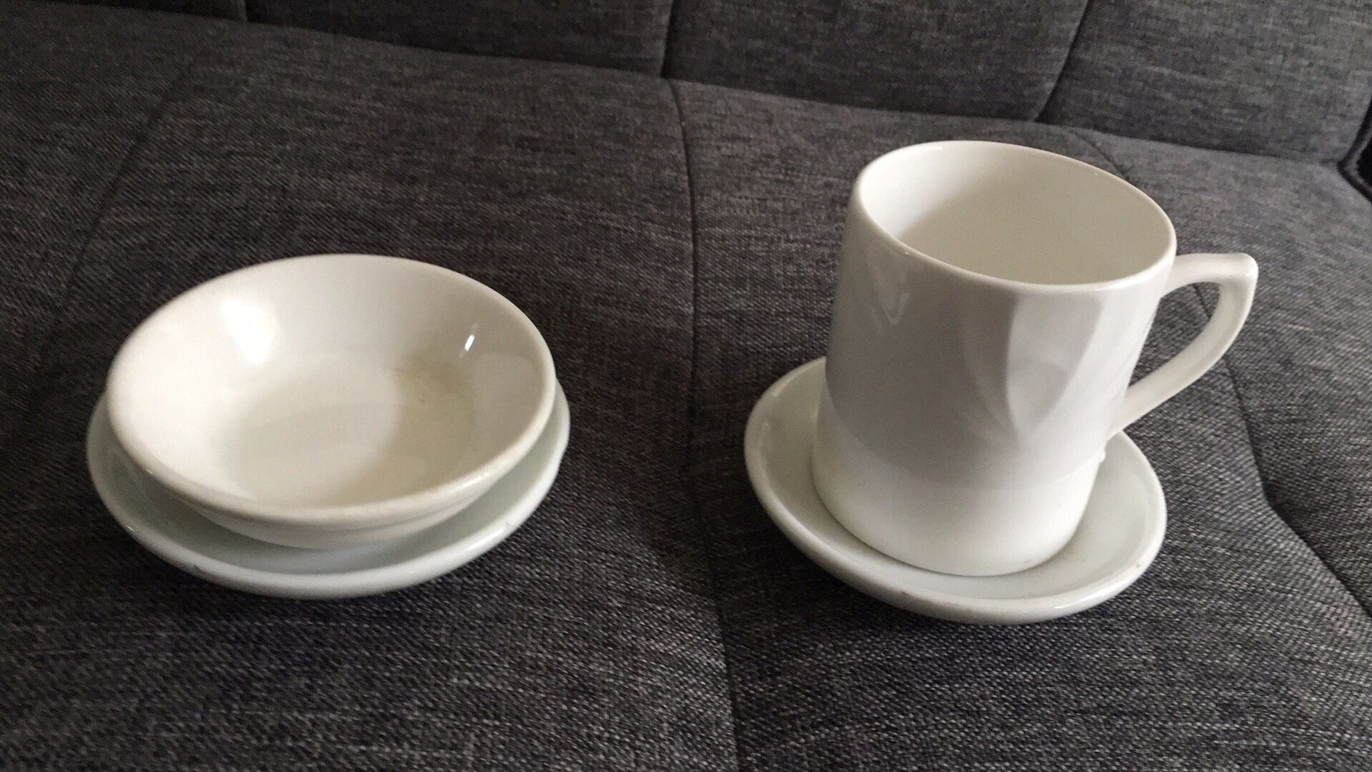 Porcelain plates and mug