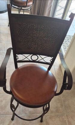Bar Stools that Swivel- Set of 4