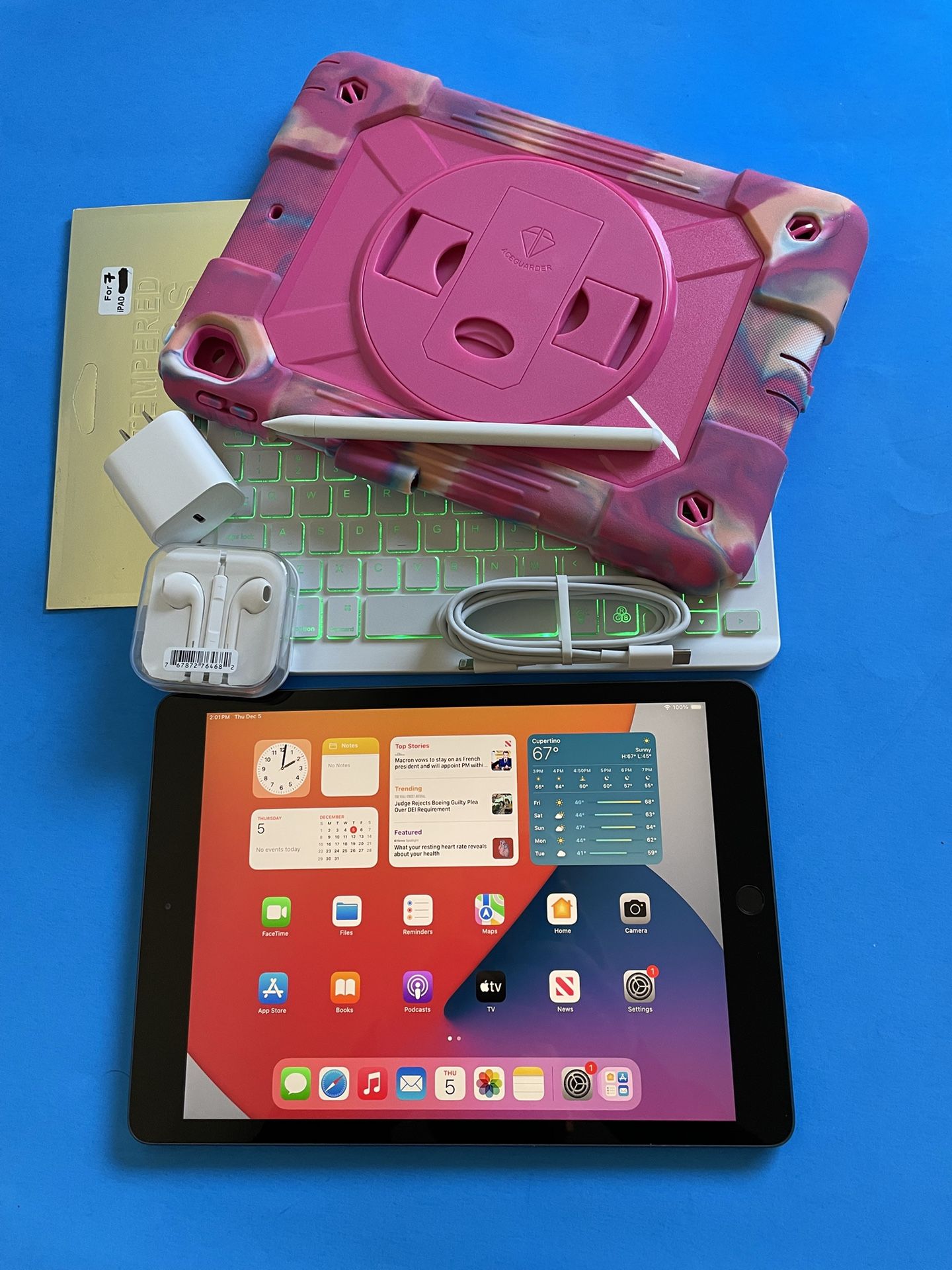 Apple IPad 7th Generation (10.2” Retina / IOS 18 / Touch ID ) 32GB with stylus pen, keyboard, case & Accessories