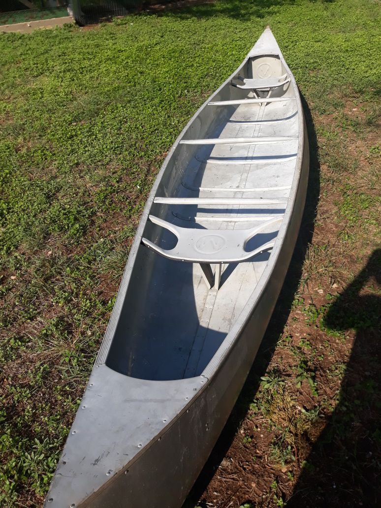 Aluminum canoe 17' ouachita marine & IND. CORP.