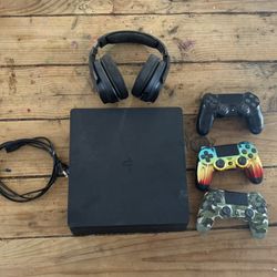 🎮 PlayStation 4 Console + 2 Controllers – $150 (OBO)