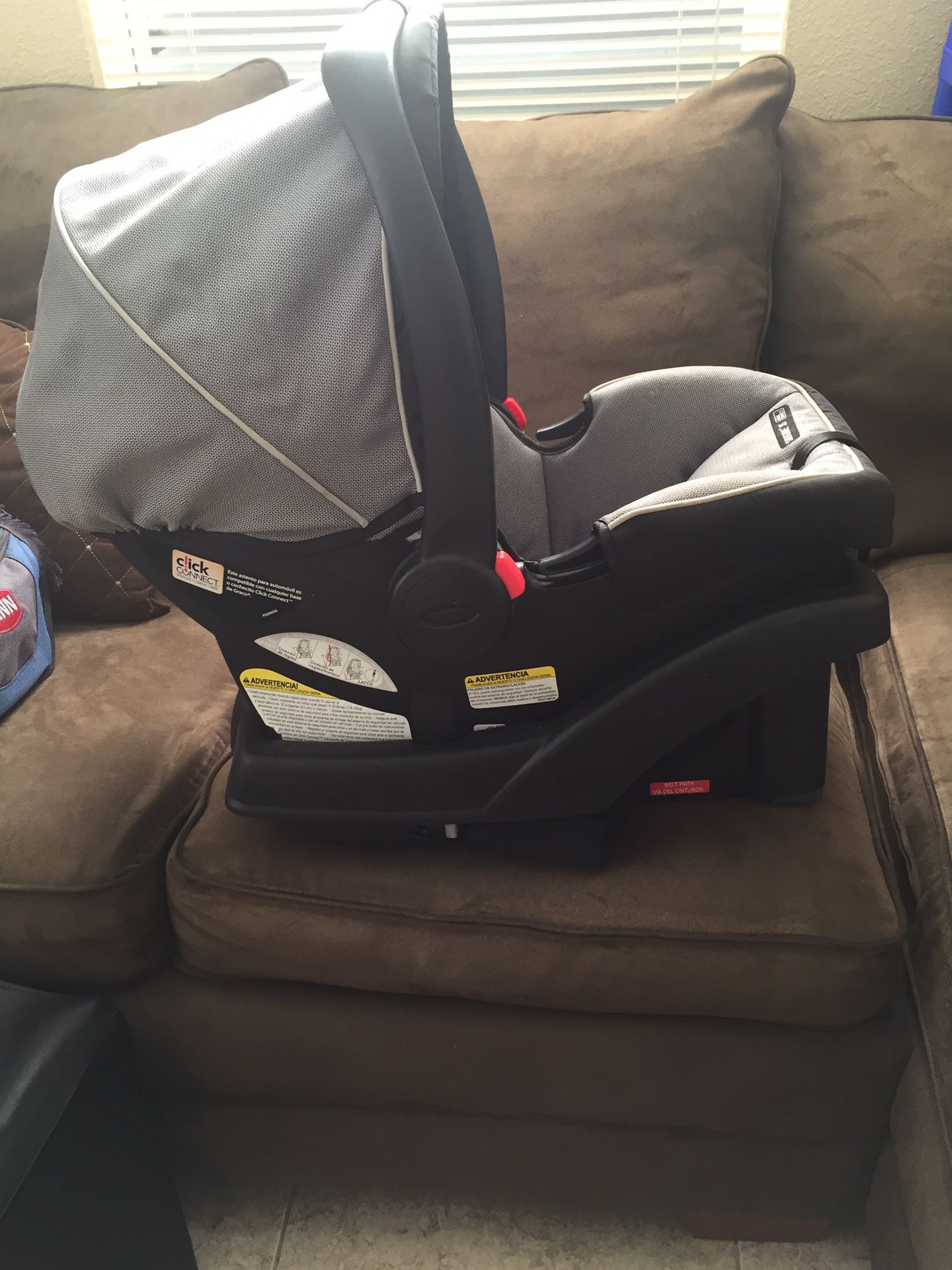 Graco SnugRide 35 click connect Infant car seat with base
